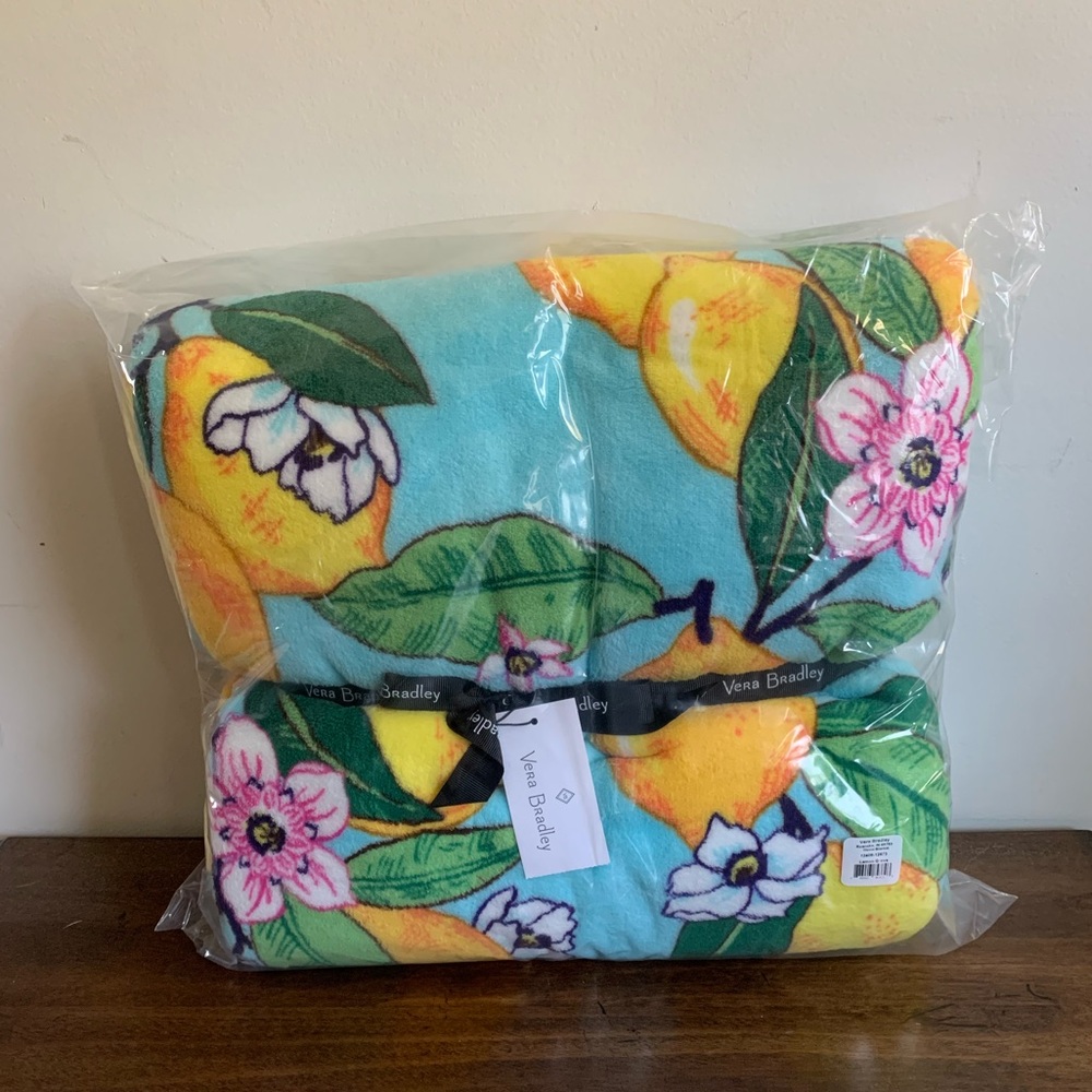 🎉HPx2🎉 New Vera Bradley Lemon Grove Throw Blanket
